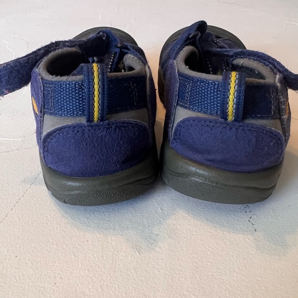 Keen kids Newport H2 hiking water sandals size 2 - Picture 2 of 9